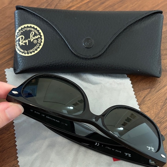Ray-Ban New Wayfarer Classic Black Sunglasses with Case - Picture 3 of 8